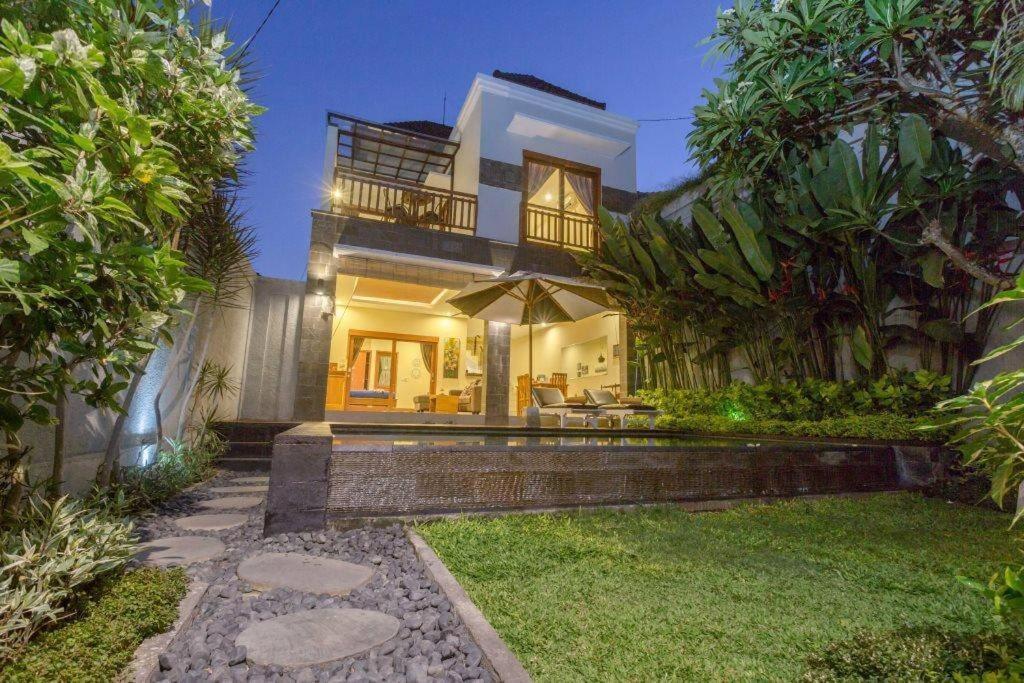 Villa Hitam Putih Legian Bali Seminyak Eksteriør bilde