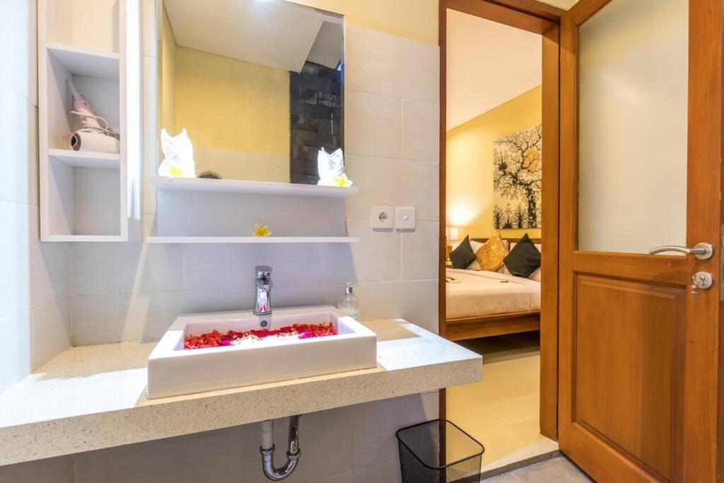 Villa Hitam Putih Legian Bali Seminyak Eksteriør bilde